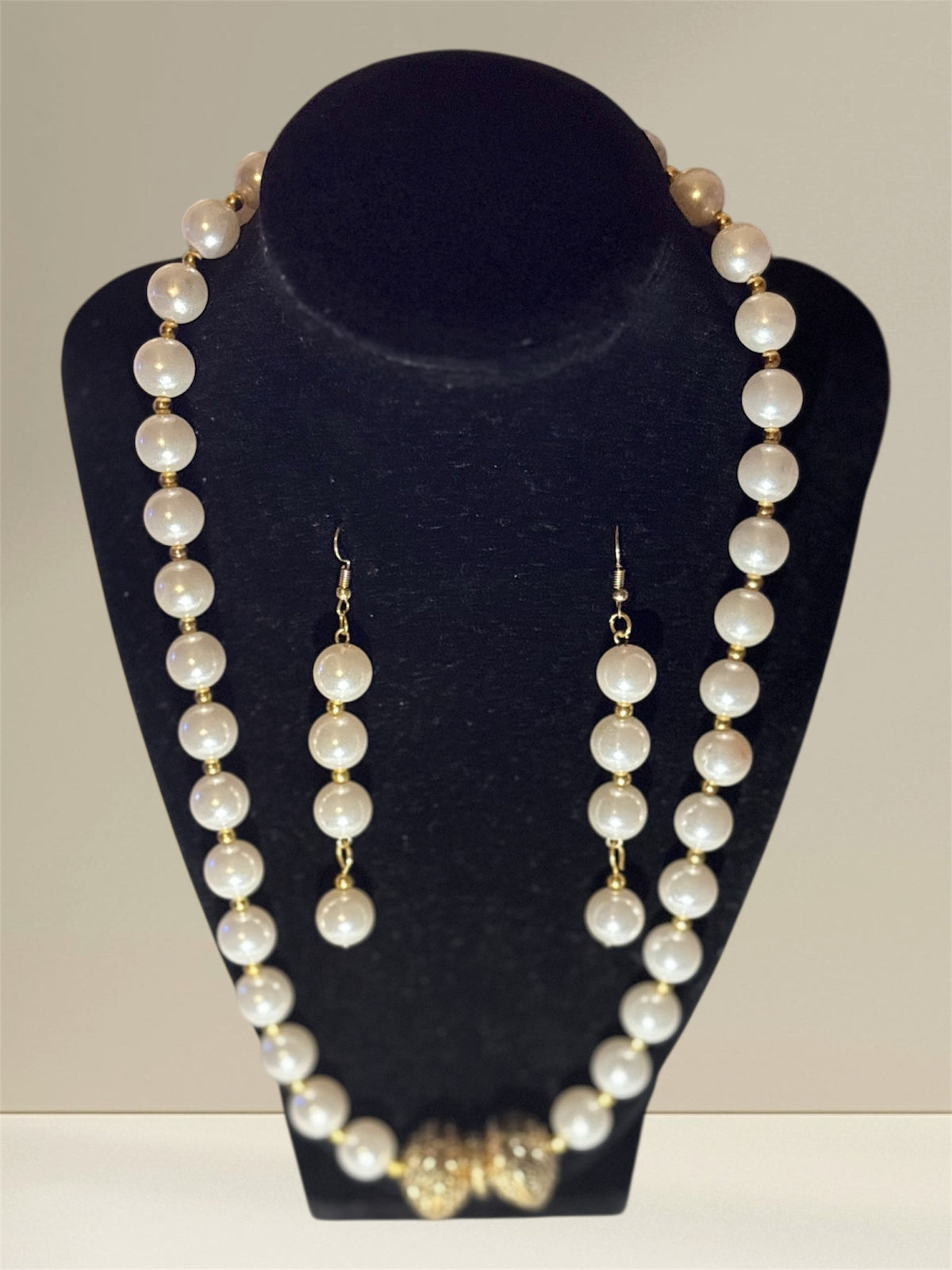 Pearl Necklace & Matching Earrings