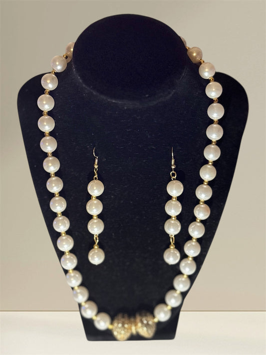 Pearl Necklace & Matching Earrings