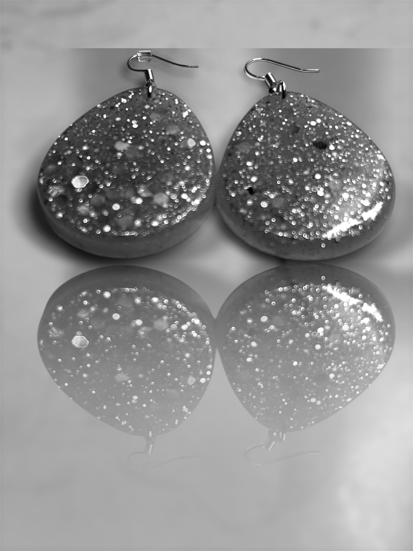 Earrings resin