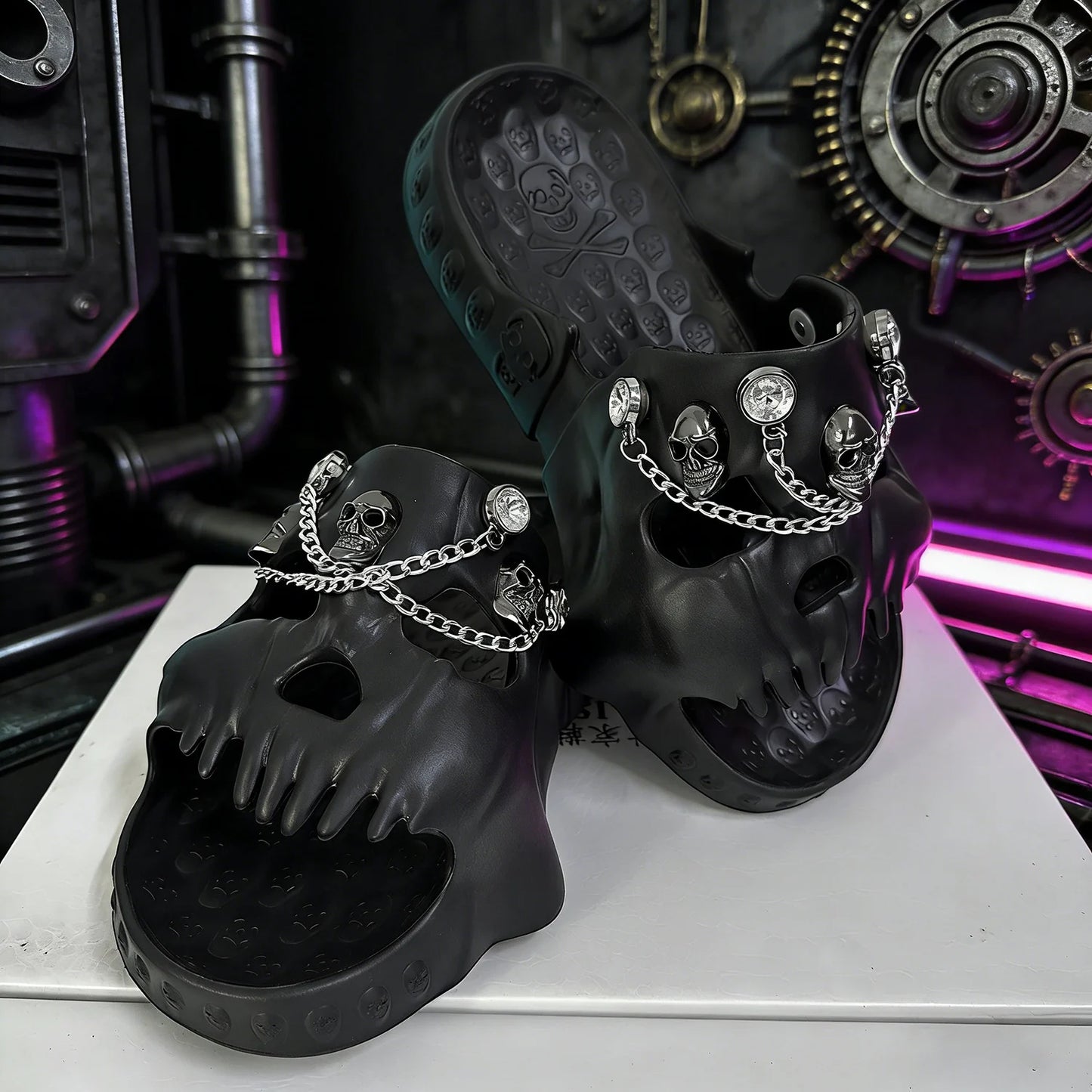 Punk Metal Skull Slippers Summer Men Slippers Novelty Outdoor Clogs Beach Sandals Non-slip Indoor Home Slides Couples Shoes 47