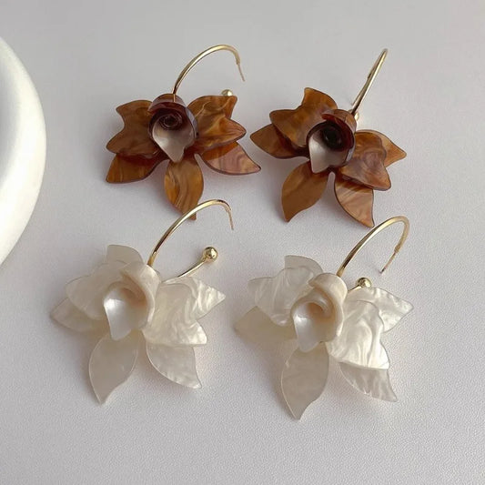 2025 New Trendy White Brown Resin Flower Hoop Earrings for Women Fashion Gardenia Earings Statement Jewelry Party Wedding Gifts