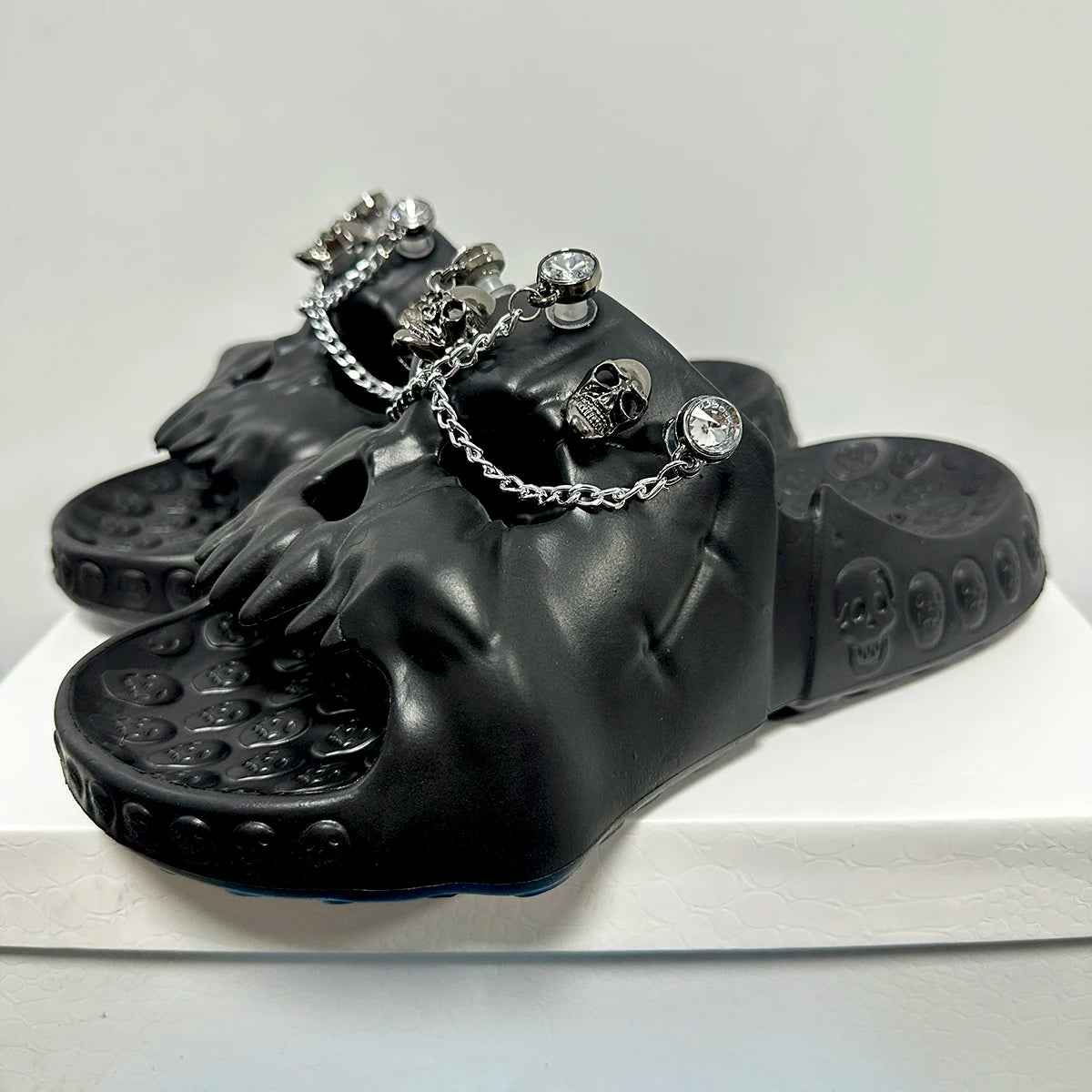 Punk Metal Skull Slippers Summer Men Slippers Novelty Outdoor Clogs Beach Sandals Non-slip Indoor Home Slides Couples Shoes 47