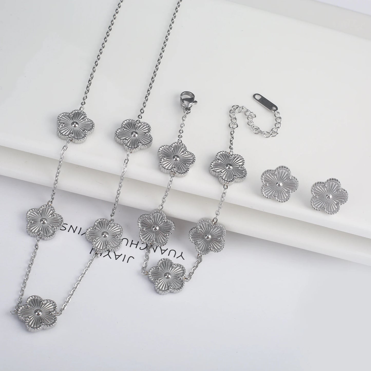 Hot Sale Stainless Steel Laser Five Leaf Flower Petal Adjustable Clover Bracelet Classic for Woman Girl Brand Jewelry Party Gift