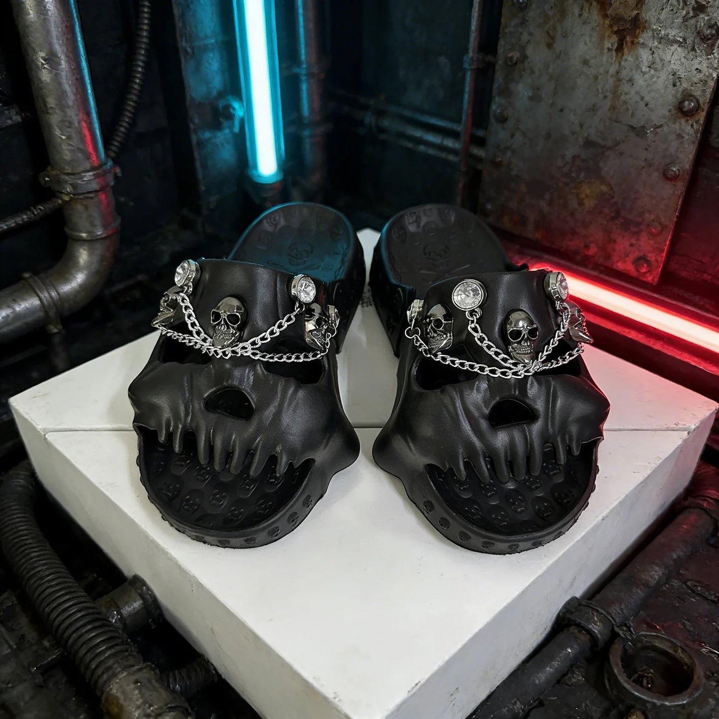 Punk Metal Skull Slippers Summer Men Slippers Novelty Outdoor Clogs Beach Sandals Non-slip Indoor Home Slides Couples Shoes 47