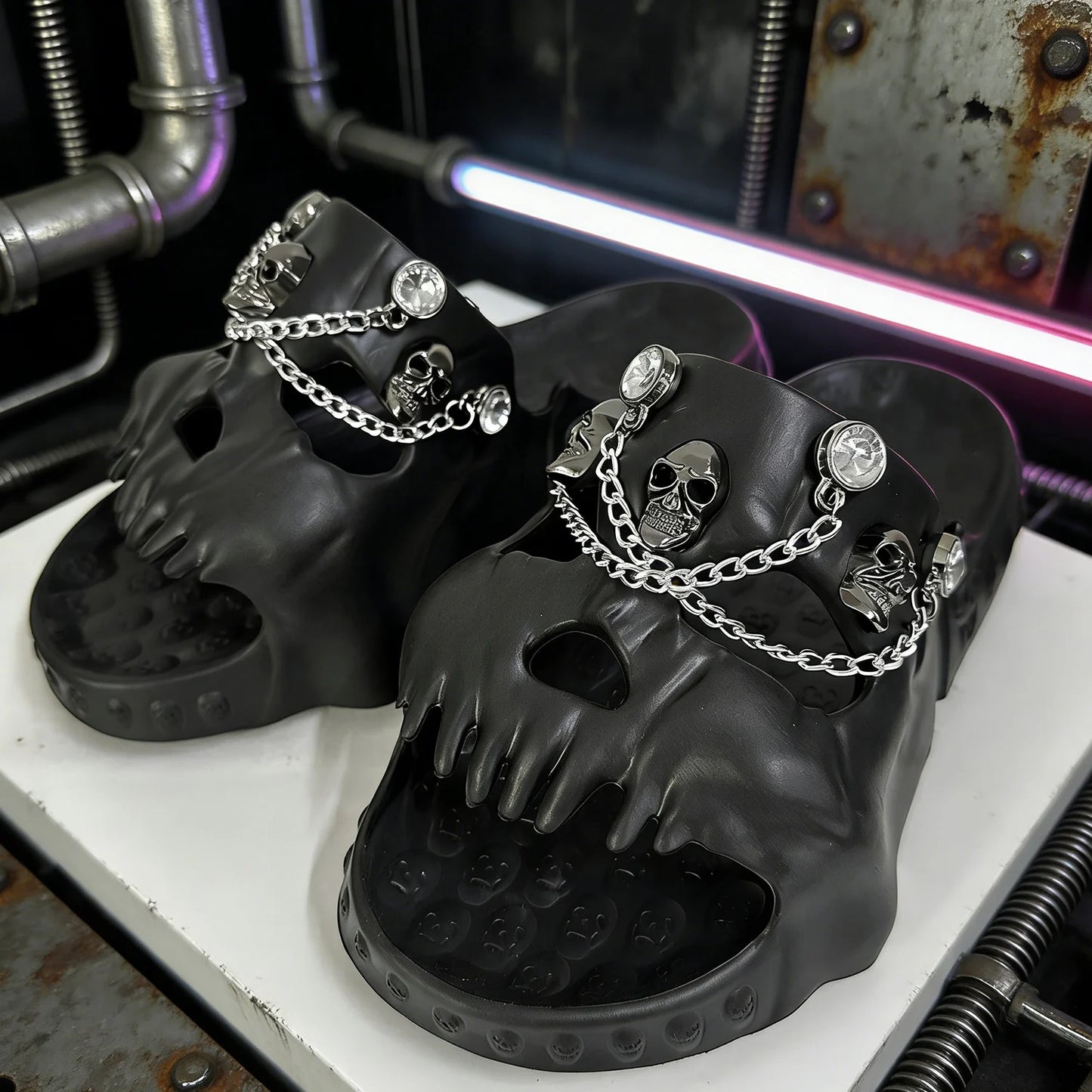 Punk Metal Skull Slippers Summer Men Slippers Novelty Outdoor Clogs Beach Sandals Non-slip Indoor Home Slides Couples Shoes 47