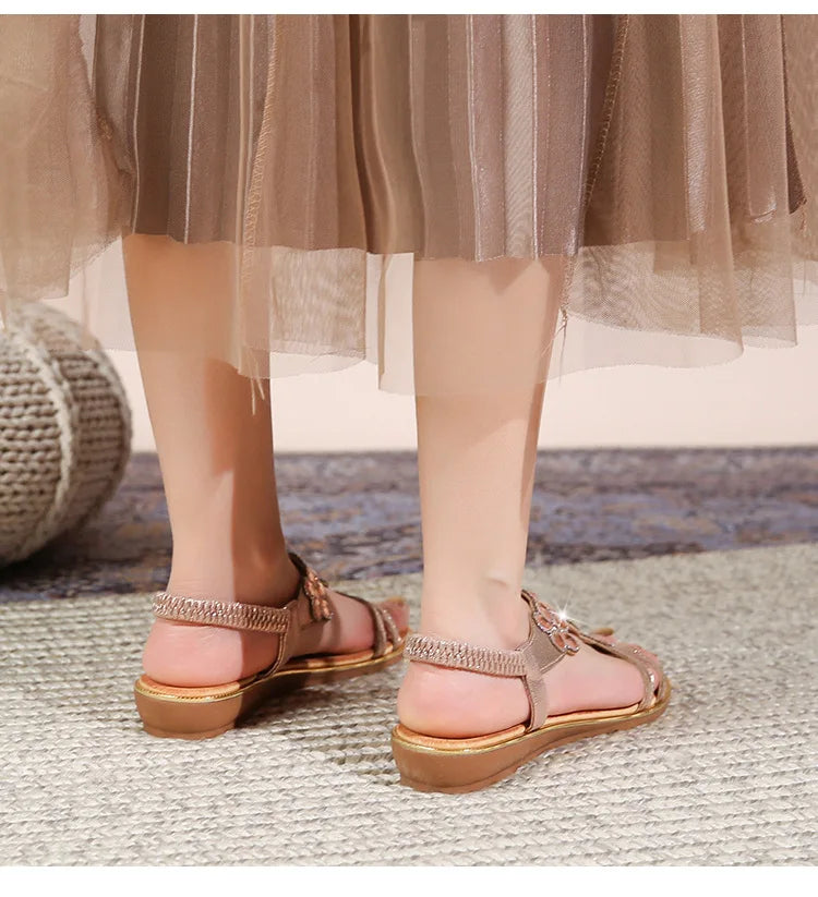 Women Flat Shoes Summer Luxury Designer Rhinestone Sandals Diamond Elegant Glitter Beach Sandals Black Silver Gold Sandals