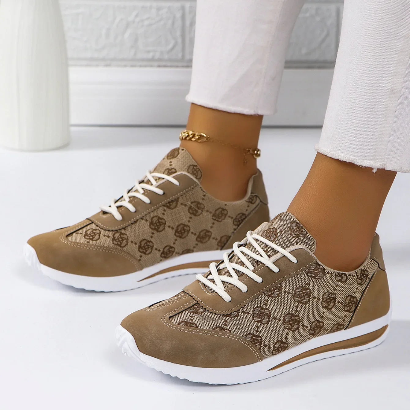Spring and Summer Women Designer Mouth Breathable Cross Strap Sneakers Flat Comfortable Casual Walking sneakers Zapatos De Mujer