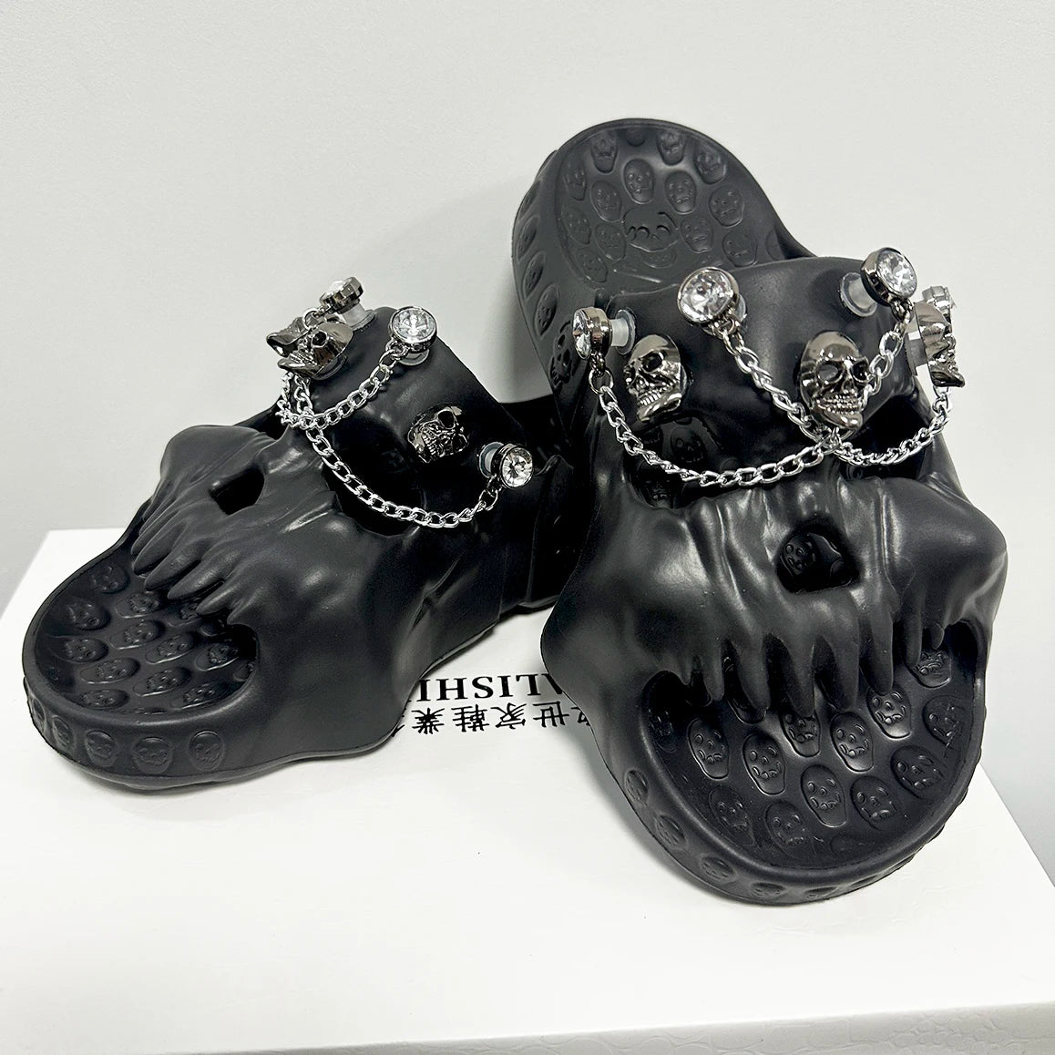 Punk Metal Skull Slippers Summer Men Slippers Novelty Outdoor Clogs Beach Sandals Non-slip Indoor Home Slides Couples Shoes 47