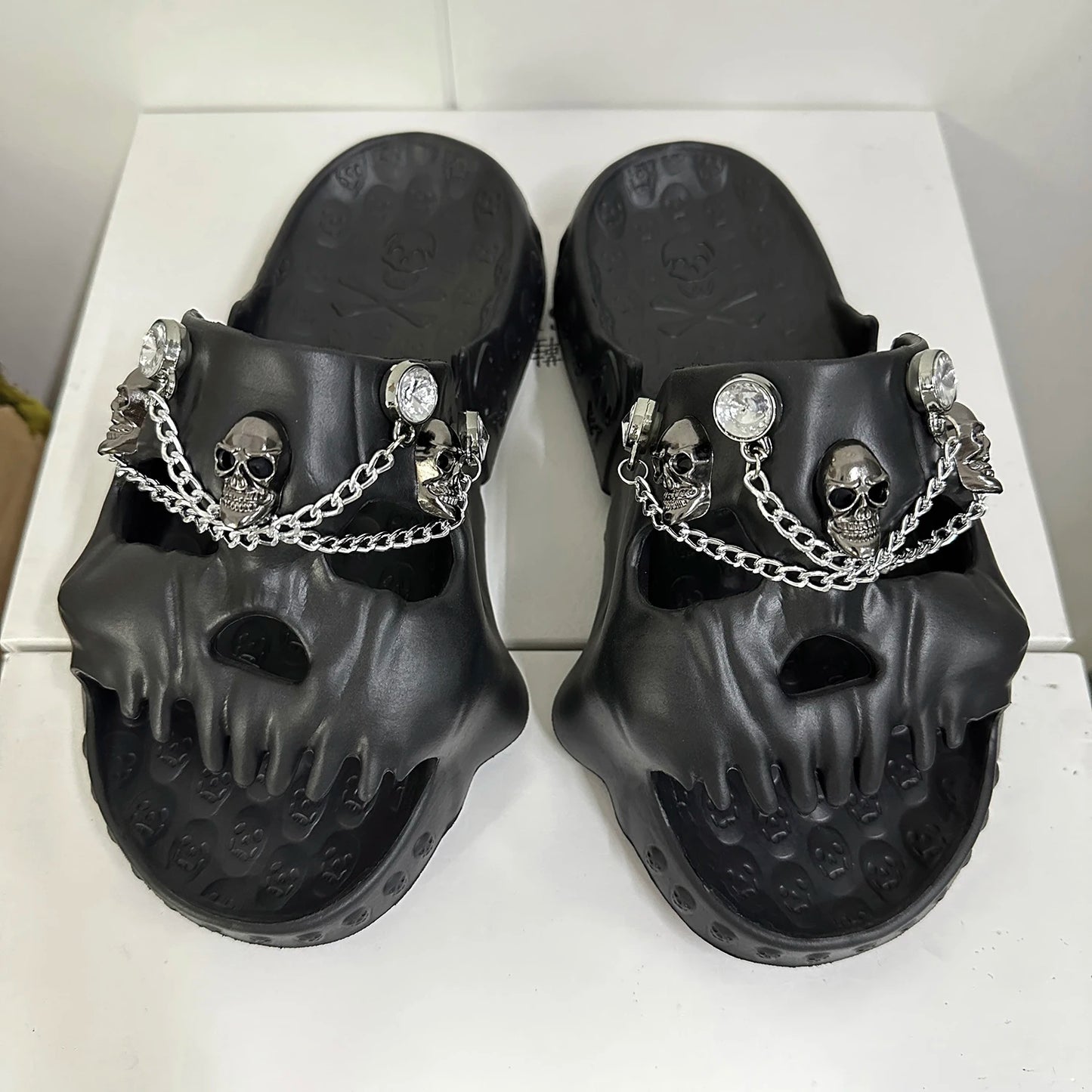 Punk Metal Skull Slippers Summer Men Slippers Novelty Outdoor Clogs Beach Sandals Non-slip Indoor Home Slides Couples Shoes 47