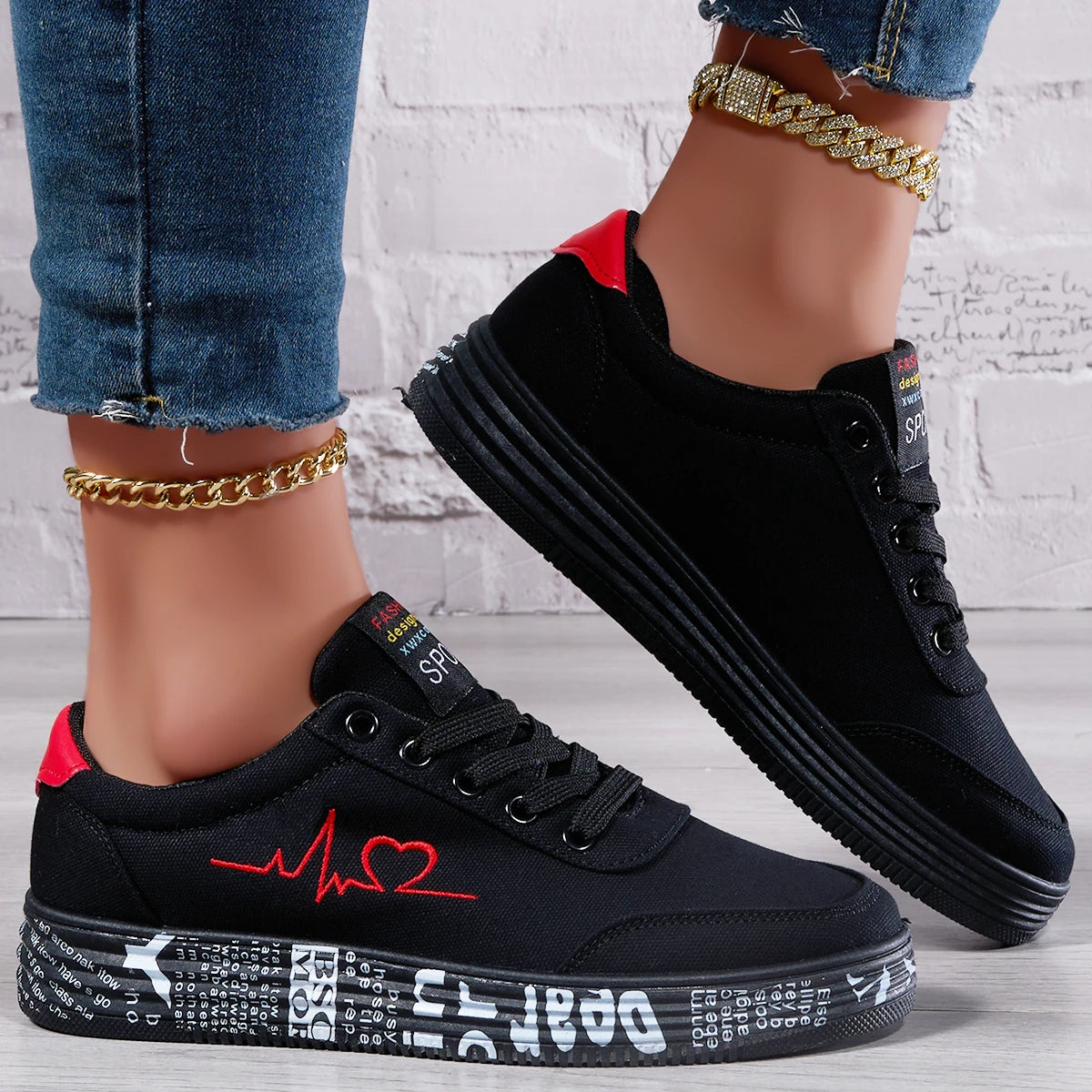 Women's Heart Design Sneakers for Women, Lace Up Soft Sole Platform Comfy Skate Shoes, Low-top Mid Top Valentine's Day Shoes, Me