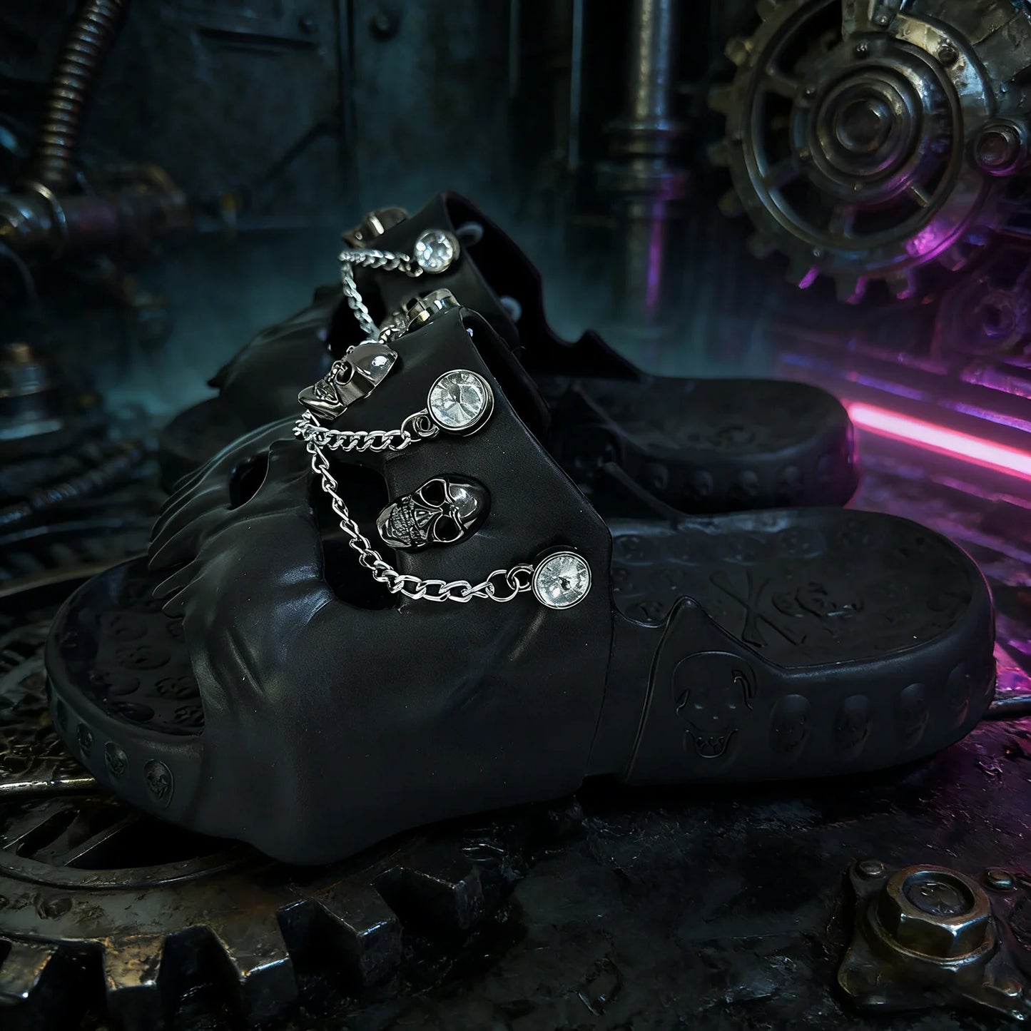 Punk Metal Skull Slippers Summer Men Slippers Novelty Outdoor Clogs Beach Sandals Non-slip Indoor Home Slides Couples Shoes 47